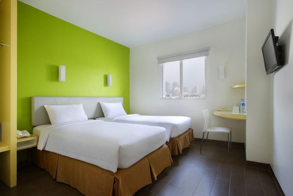 Amaris Hotel Dr. Susilo Grogol Jakarta Exterior photo